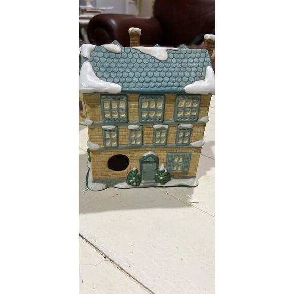 House of Lloyd Christmas Around the World Turn to the Century Village Light Box - Picture 10 of 11